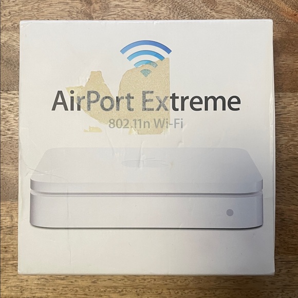 Apple AirPort Extreme Wireless Router MD031LL/A - Picture 2 of 7